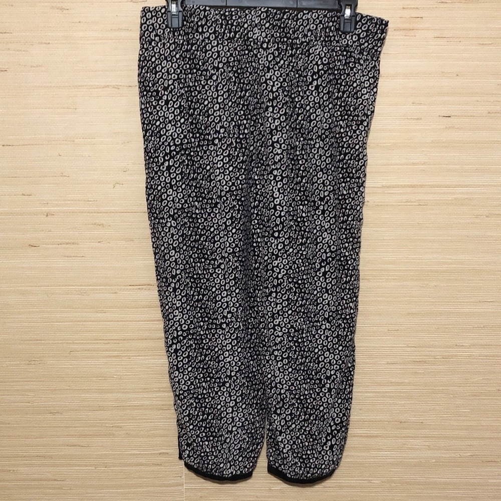 Diane Von Furstenberg 100% Silk Patterned Drawstring Capri Pants Size Medium - Picture 8 of 10